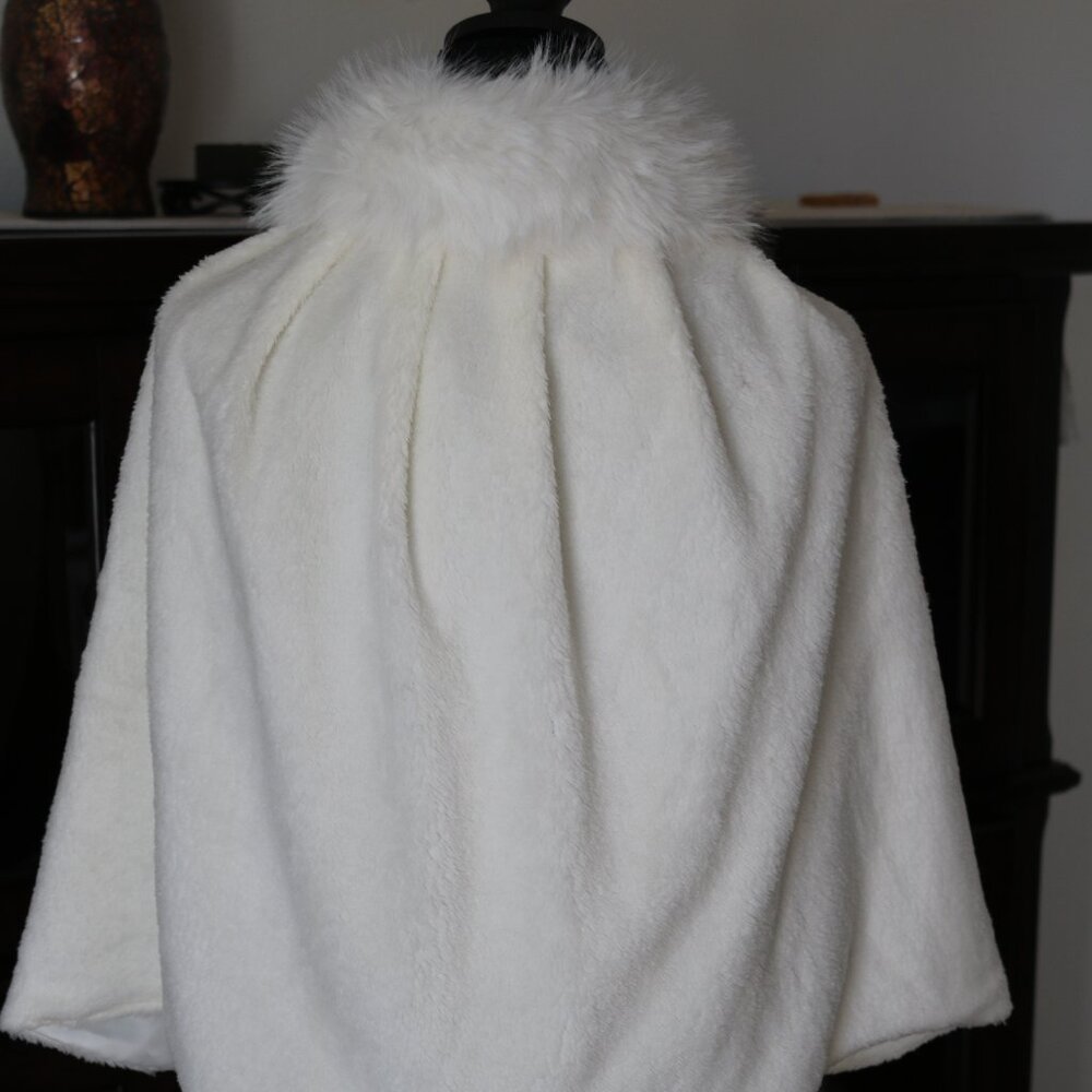 NWOT Faux fur wrap - Picture 3 of 5